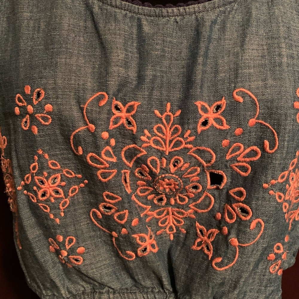 Crop top - Picture 2 of 4